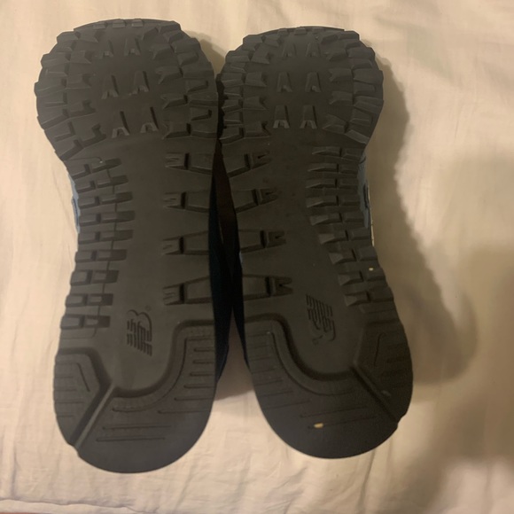 Women’s New balances - Picture 3 of 5